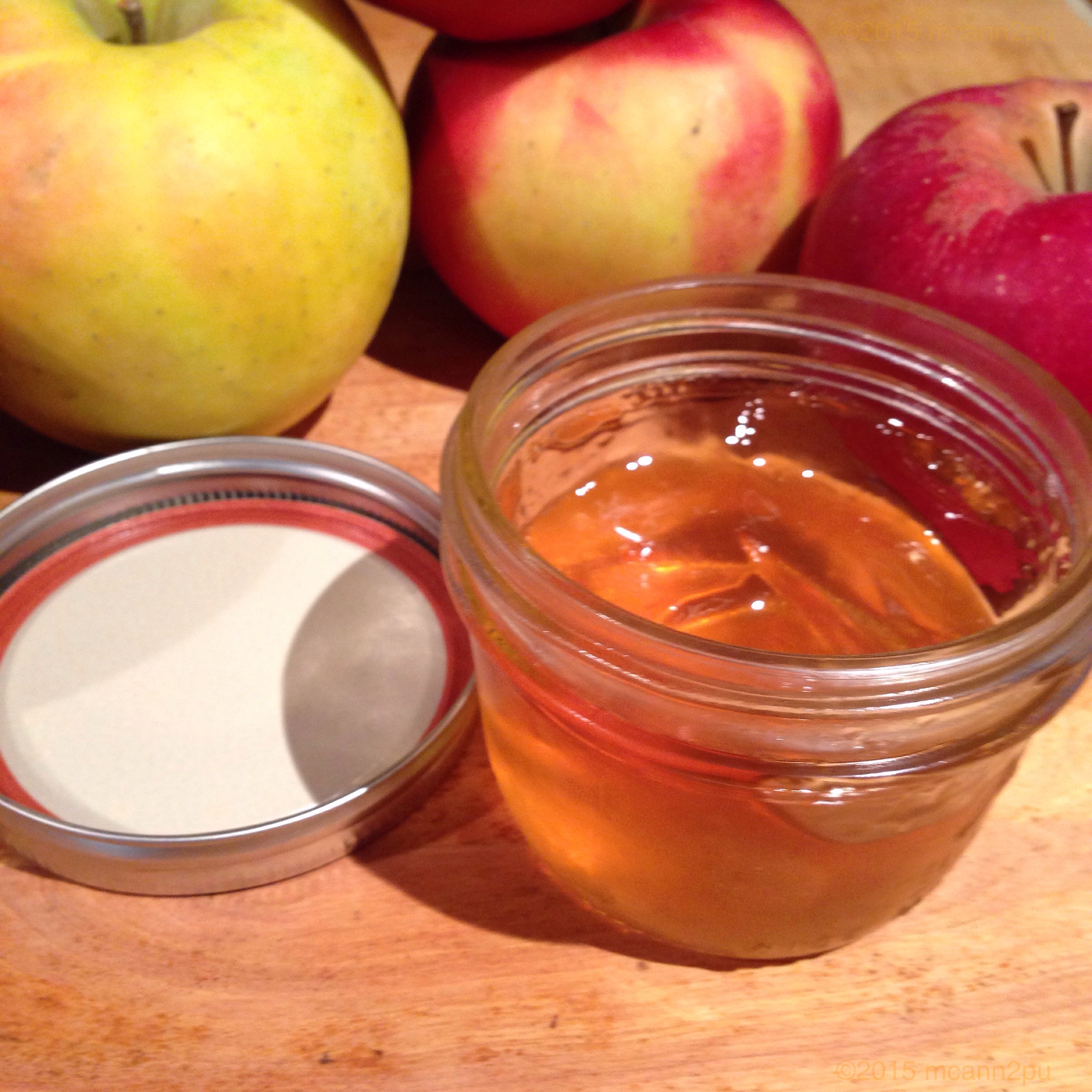 Homemade Apple Jelly 